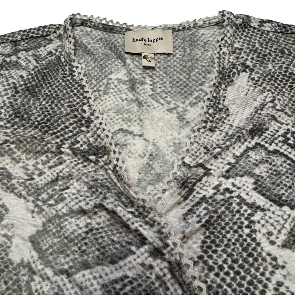 Haute Hippie Tribe Malia Printed Knit Surplice Top Grey Python Size XS Lace NEW - Picture 16 of 16